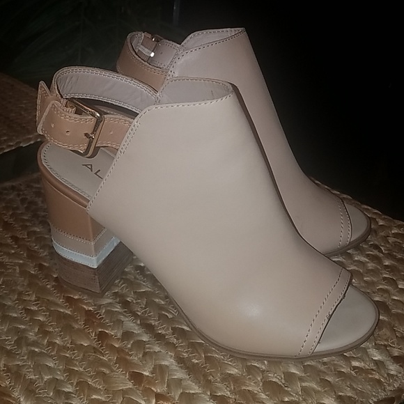 Leather beige sandals - Picture 2 of 4
